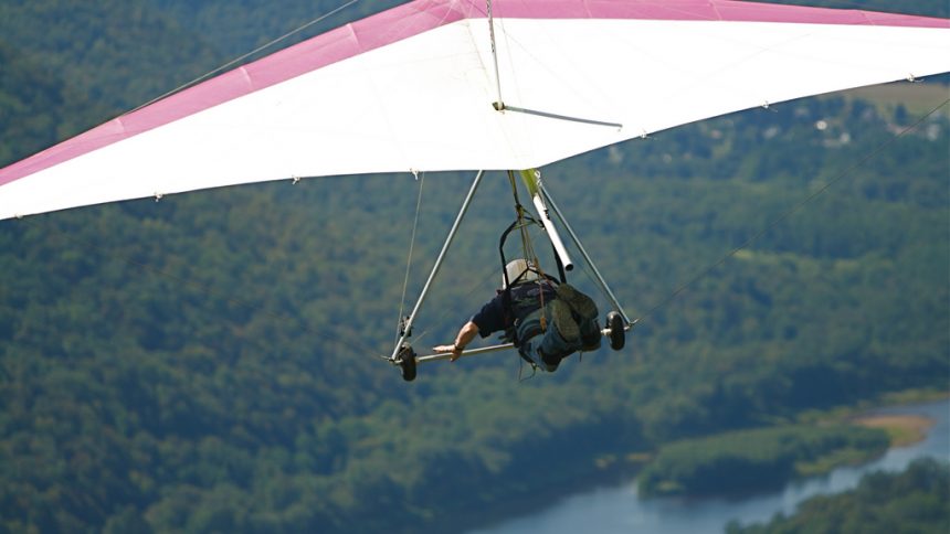 parasailing vs hang gliding